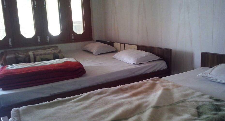 Rawat Tourist Hotel, Barkot 4
